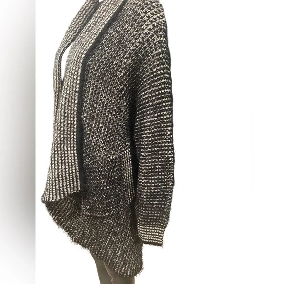 Beautiful Knit Cardigan 🍁 - Picture 2 of 11